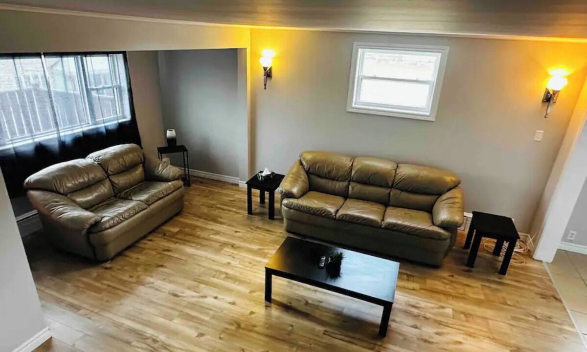 Grand Falls - Windsor House | The Downtown Queen House GFW