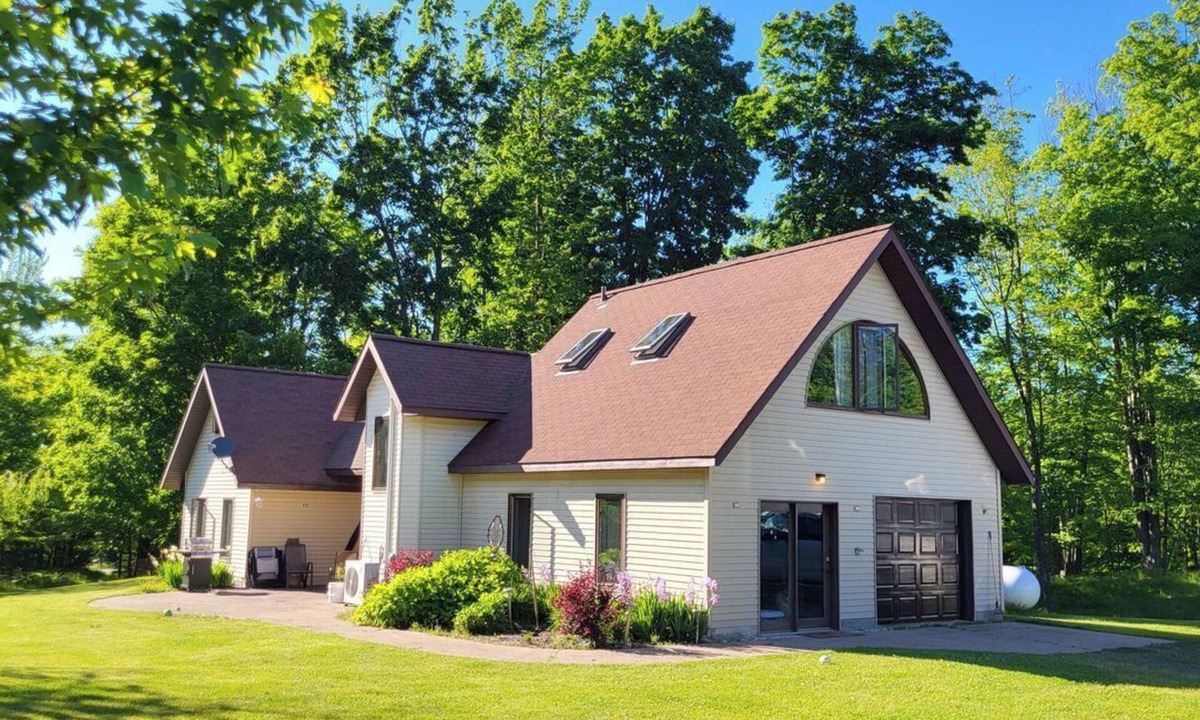 L'Anse House | The Farmhouse At Aura Orchards