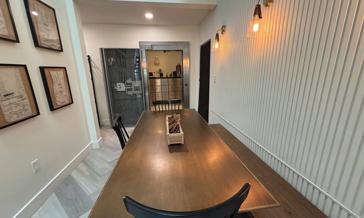 Lexington Apartment | The Main Street Vault Boutique Hotel with 2 bedrooms in the heart of Lexington