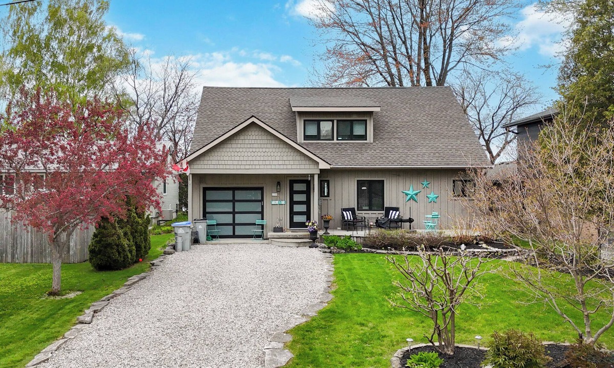 Lambton Shores House | The Martin House - Private Lakefront Escape