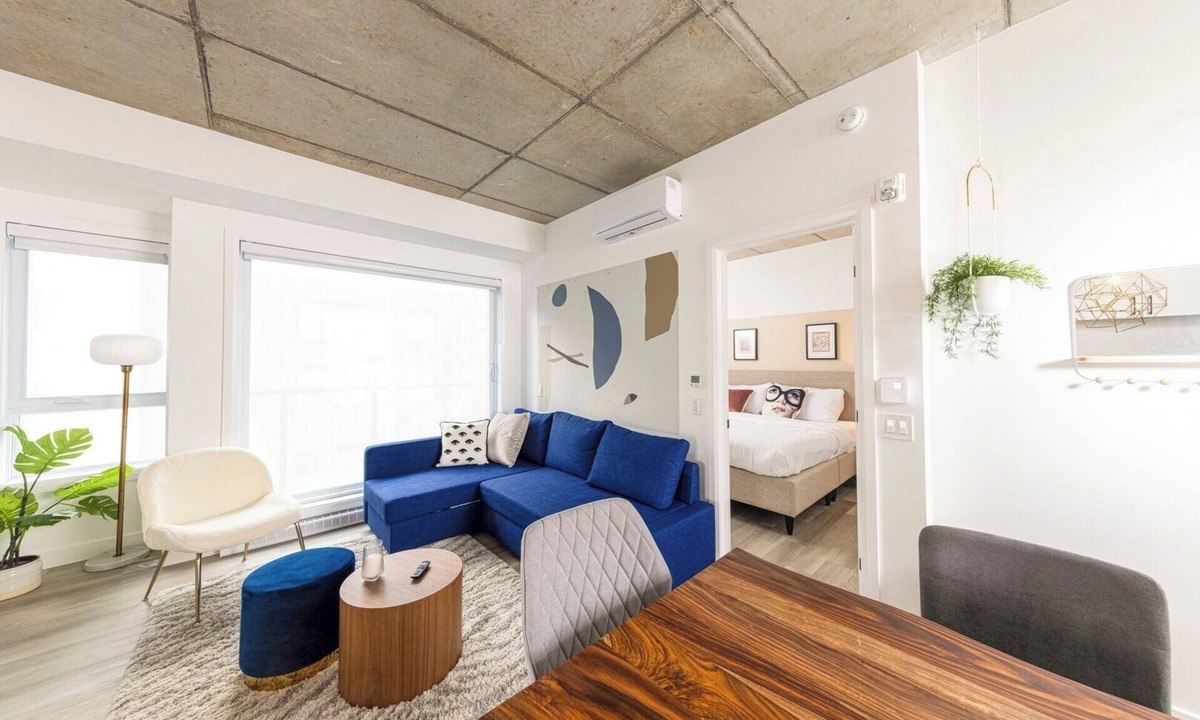 Saint-Roch Apartment | The Montcalm | 2 Parking | Pool and BBQ | AC