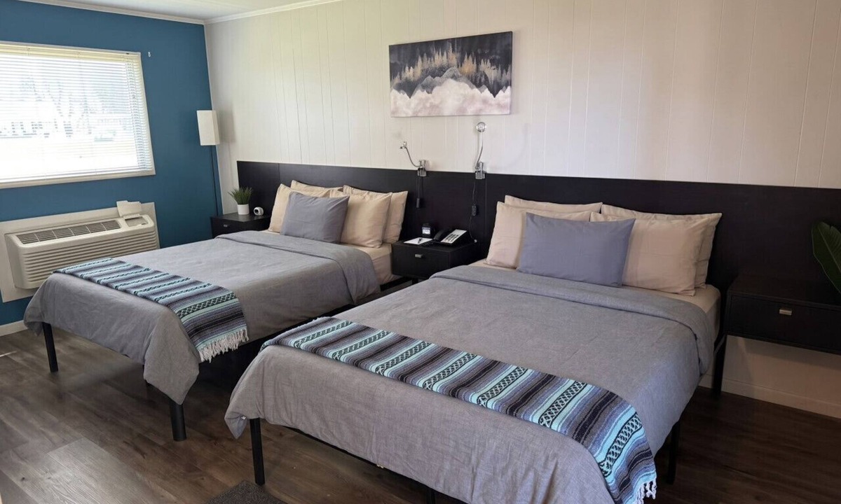 Bay View Bed & Breakfast | The Naturalist`s Cabin at The Cedar