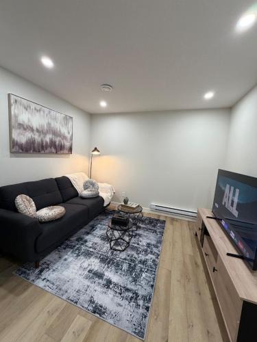 Regina House | The Onyx Suite Sleek Modern Space Private Entry