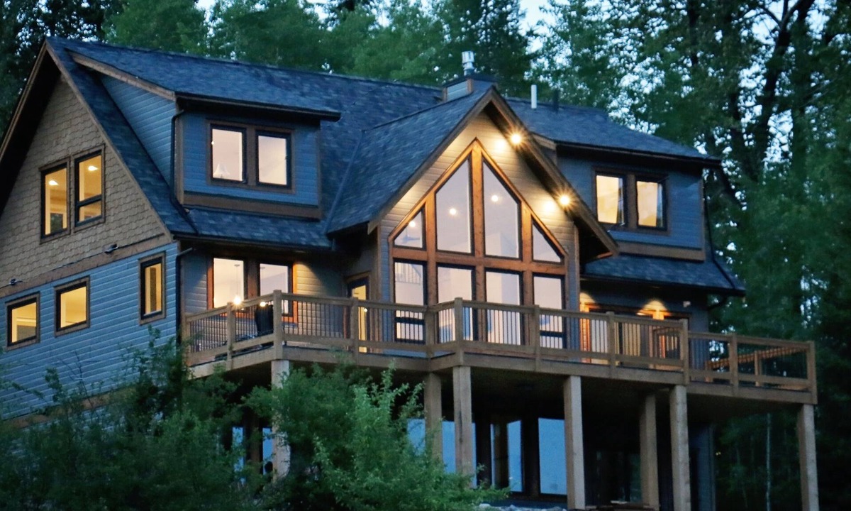 West Fernie House | The Perch, Fernie - Panoramic Views Walkable 6 Beds A/C Games Room