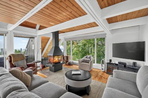 Beaupre Ski Chalet | The Perch - Spa & Pool