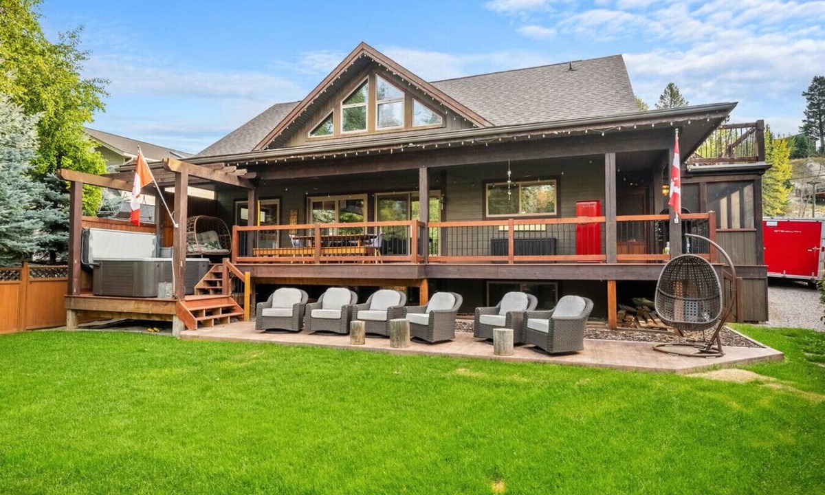 Windermere Cabin | The Reef | Hot Tub | Movie Theatre | Beach Access