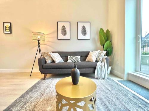 South Newton House | The Retreat Suite Free Parking