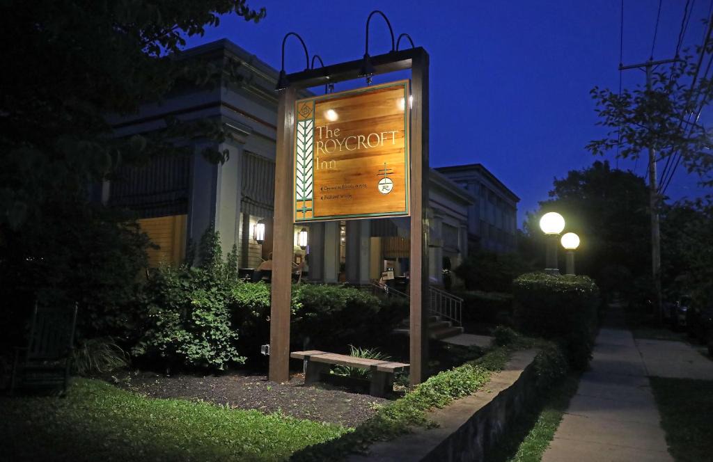 East Aurora Hotel | The Roycroft Inn