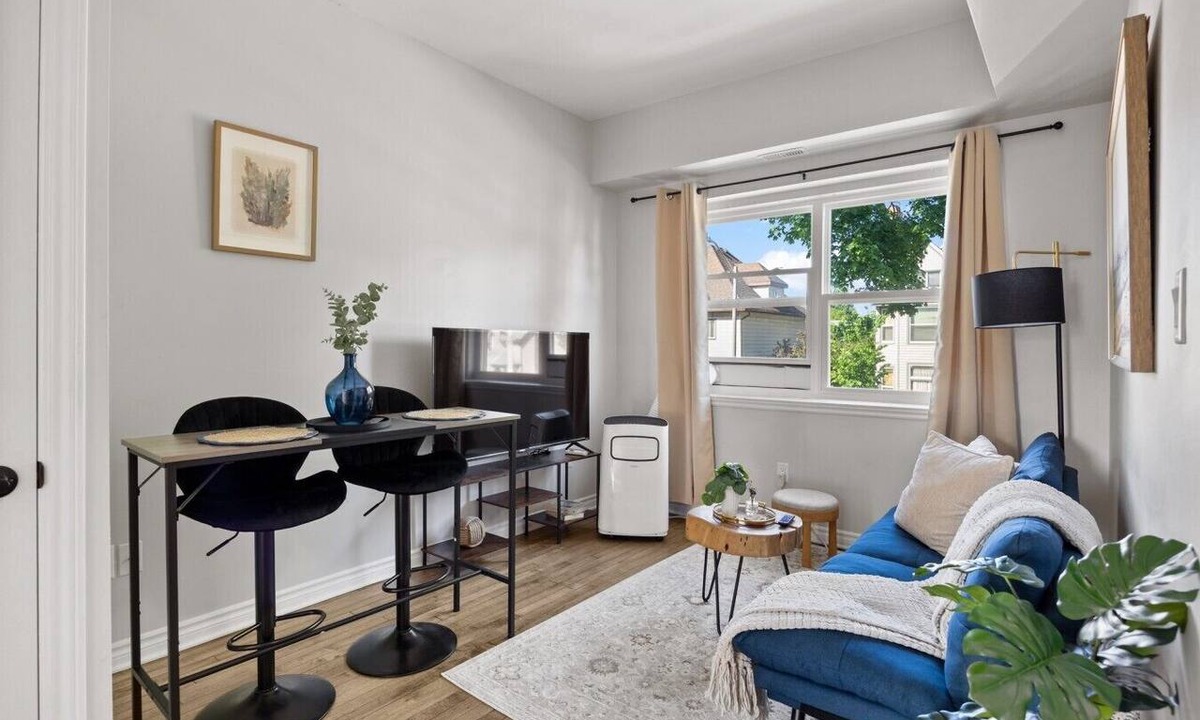 Walkerville Apartment | The Sapphire and Amber Suite - Sleeps 4