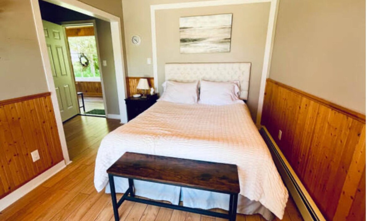 Alma Apartment | The Scallop Bed - Alma