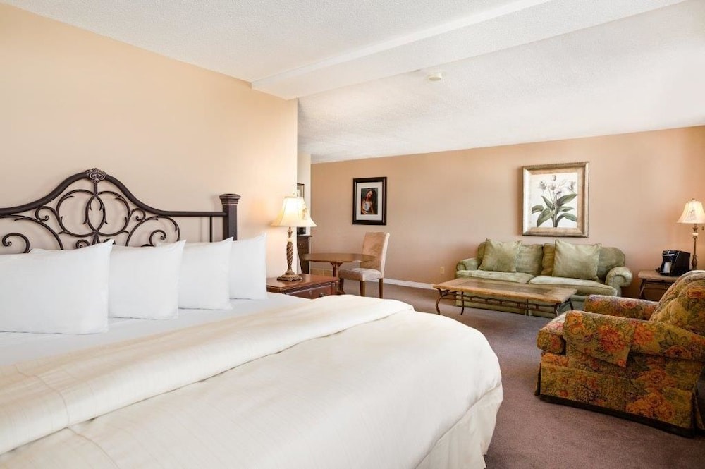 Timmins Hotel | The Senator Hotel & Conference Center Timmins