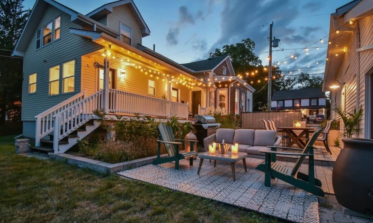 Bloomfield House | The Smith - Renovated 4 Bedroom