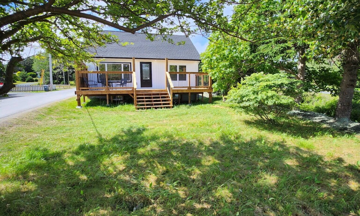 Bay Roberts House | The Three Sisters: Slipway Retreat