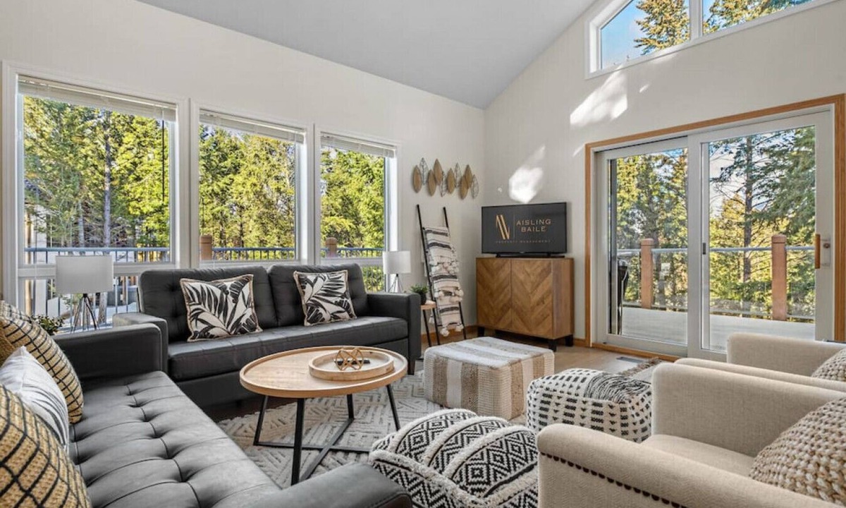 Windermere House | The Timbersmith | Hot Tub | Fire Pit | Deck | Pets