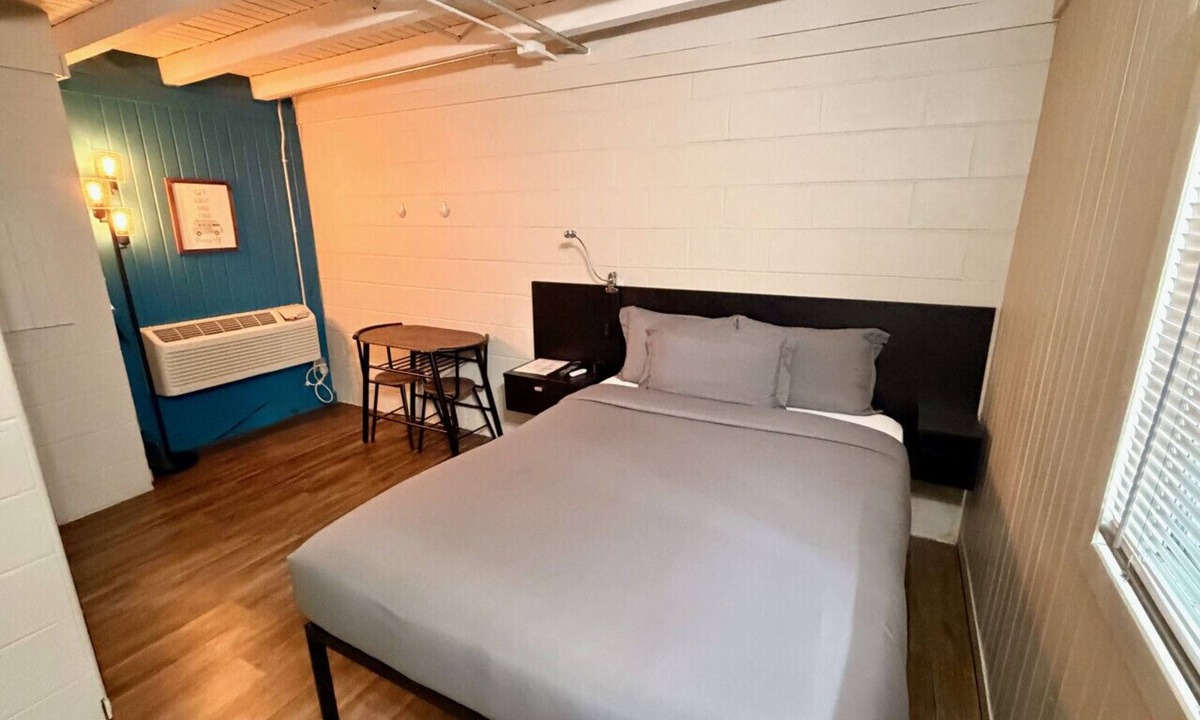 Bay View Bed & Breakfast | The Traveler's Den at The Cedar