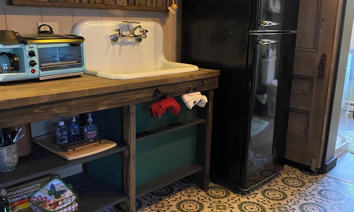 Ashland Apartment | The Turtle Inn Downtown Ashland, Ohio