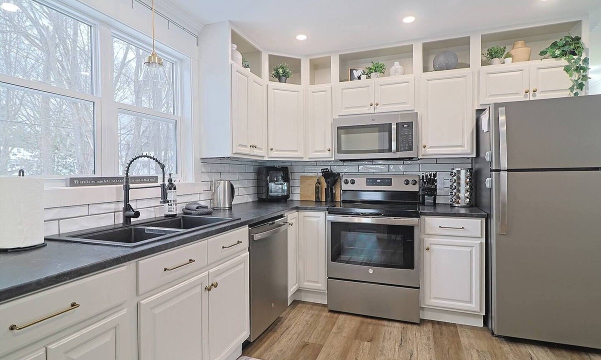 Fredericton House | This house is a 3 bedroom(s), 1.5 bathrooms, located in Fredericton, NB.