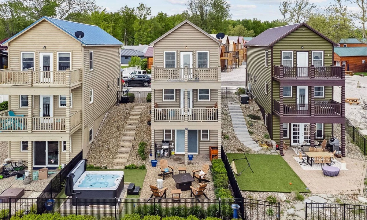 Ashtabula Cabin | Timber Tides-Lake Front/HotTub/6 Min to GOTL Strip