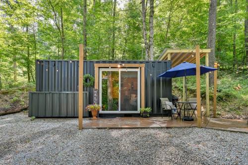Loudonville Apartment | Tiny Home w/Hot Tub & Mini Highland Cows!
