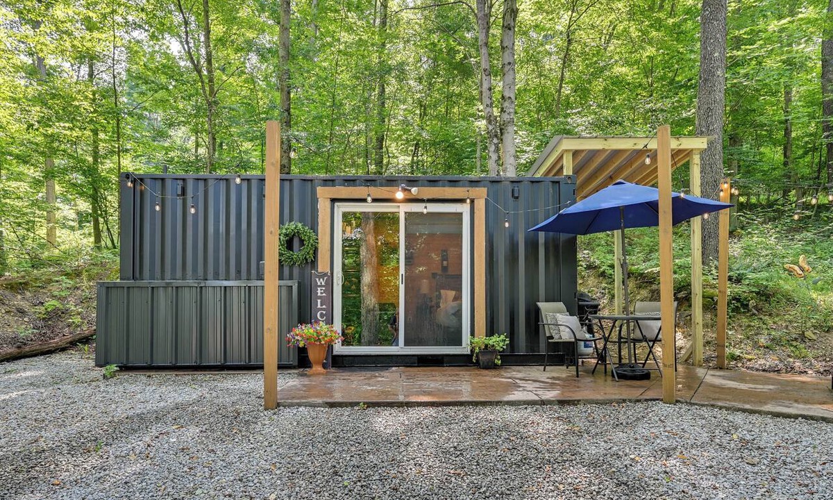 Loudonville Apartment | Tiny Home w/Hot Tub & Mini Highland Cows!