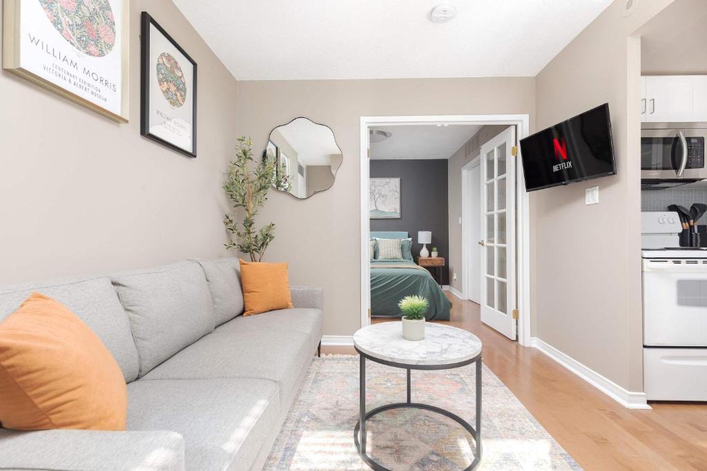 King West Village Apartment | Town House by Exhibition and BMO Field - Sleeps 2