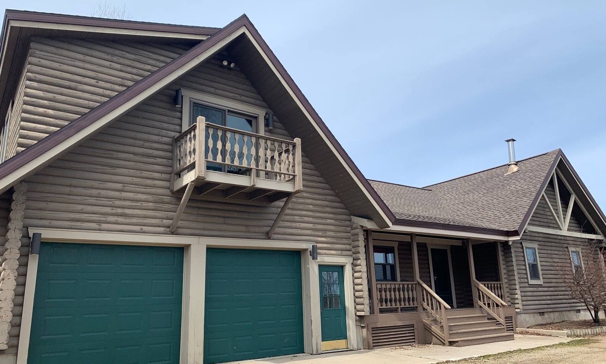 Munising House | TRAIL ACCESSIBLE! GREAT LOCATION! 5 MINUTES TO TRAIL SYSTEM!