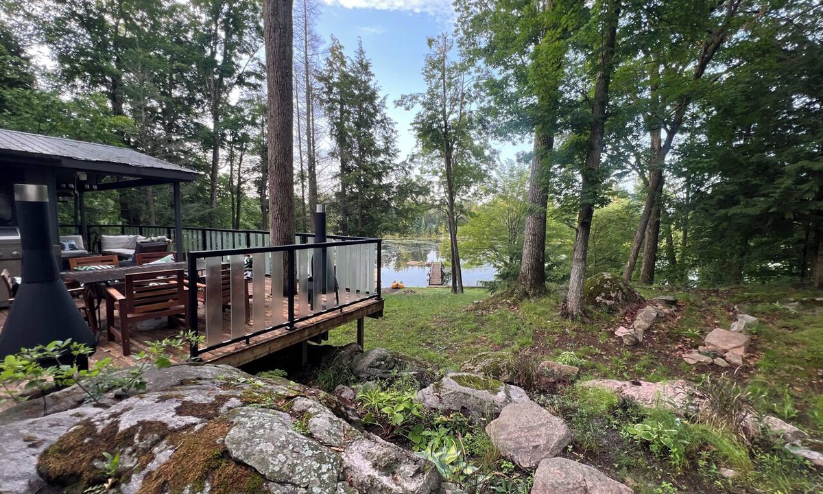 Selwyn Cottage | 🛶Tranquil Relax & Quiet Lakefront- An escape with all the amenities🎣