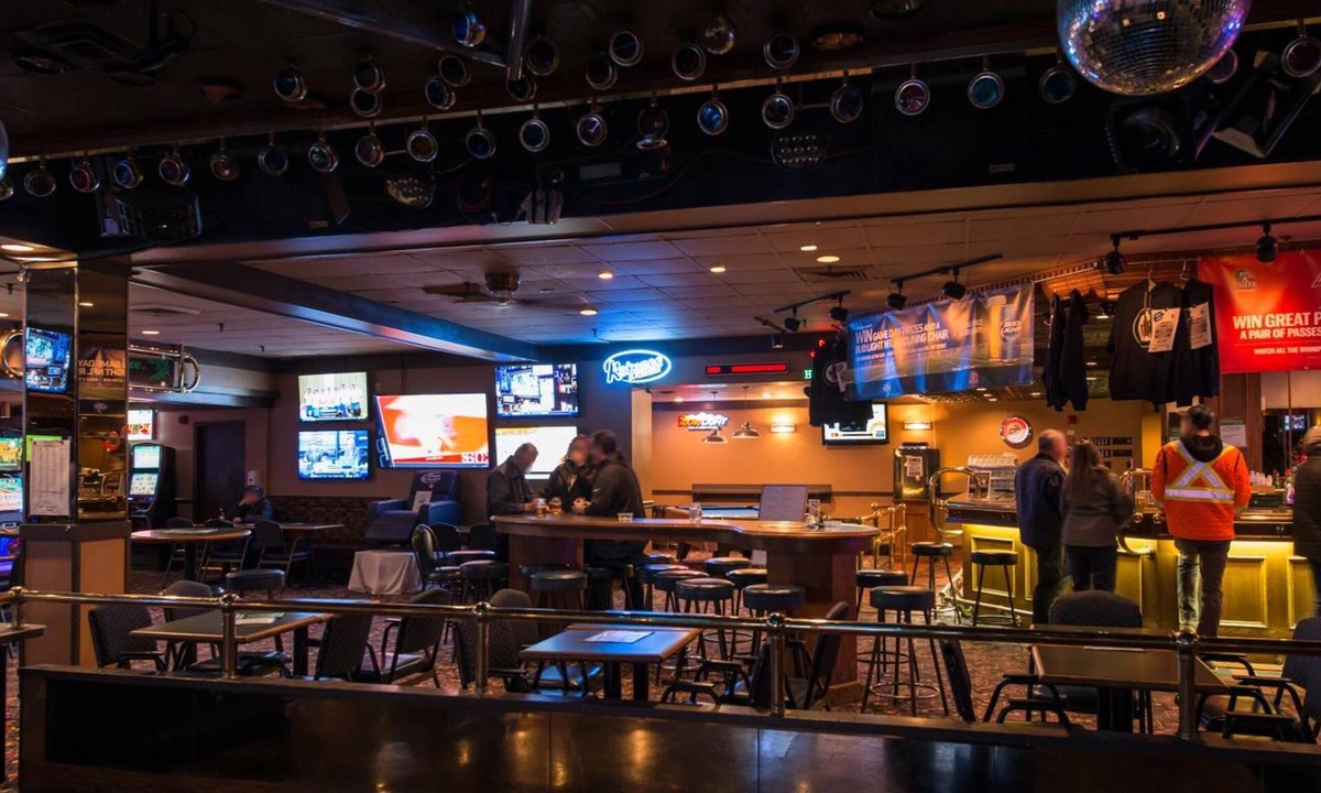St. James Hotel | Travelodge by Wyndham Winnipeg Airport West