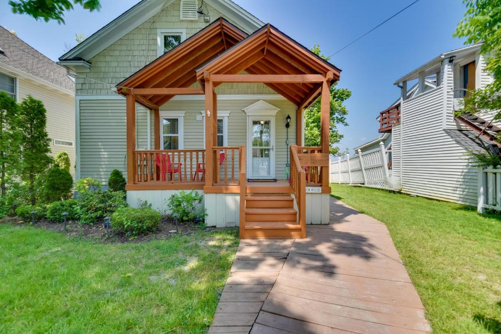 Lake View House | ‘Turtle Cove Bay Beach House’ ~ 13 Mi to Buffalo!