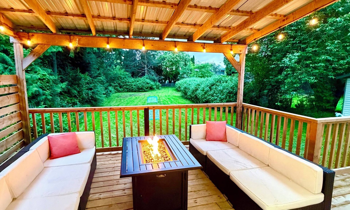 Aldergrove House | Ultimate Oasis-Waterpark, MAJOR INTERNATIONAL SPORTING EVENT!, Games & Huge Yard
