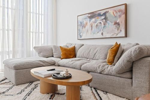 West Edmonton Apartment | Uncover the Gem of Glenora Oasis