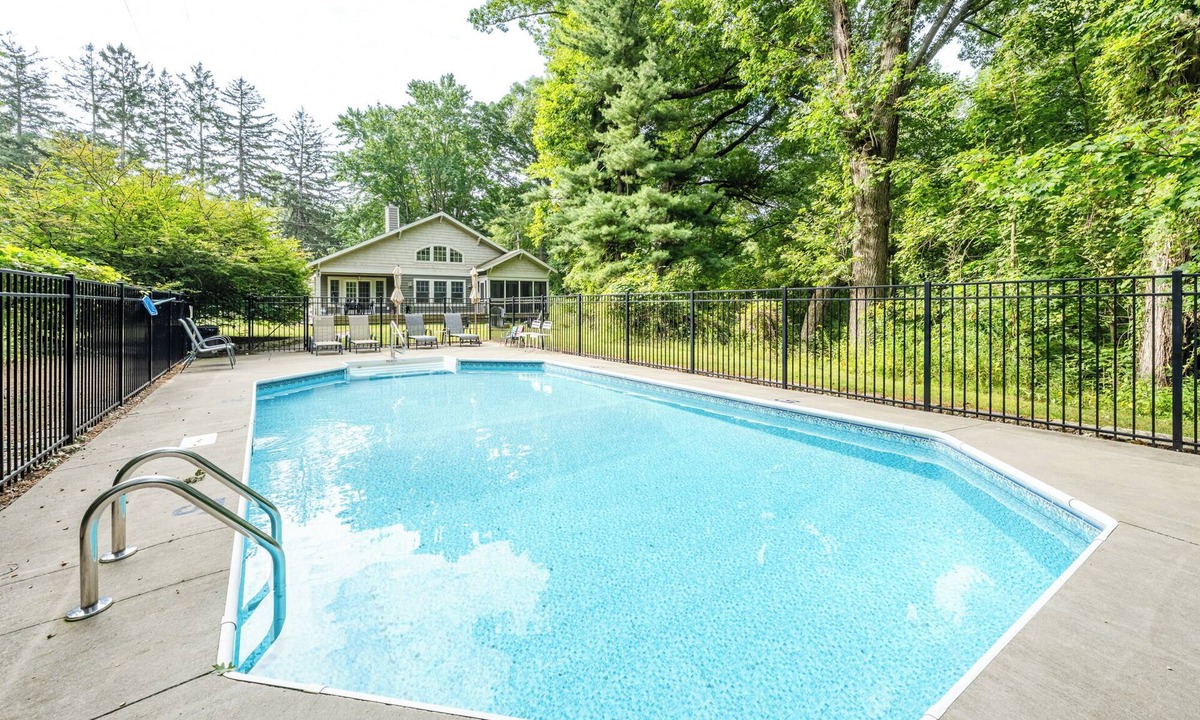Union Pier Cottage | UNION PIER HOME WITH PRIVATE HEATED POOL!