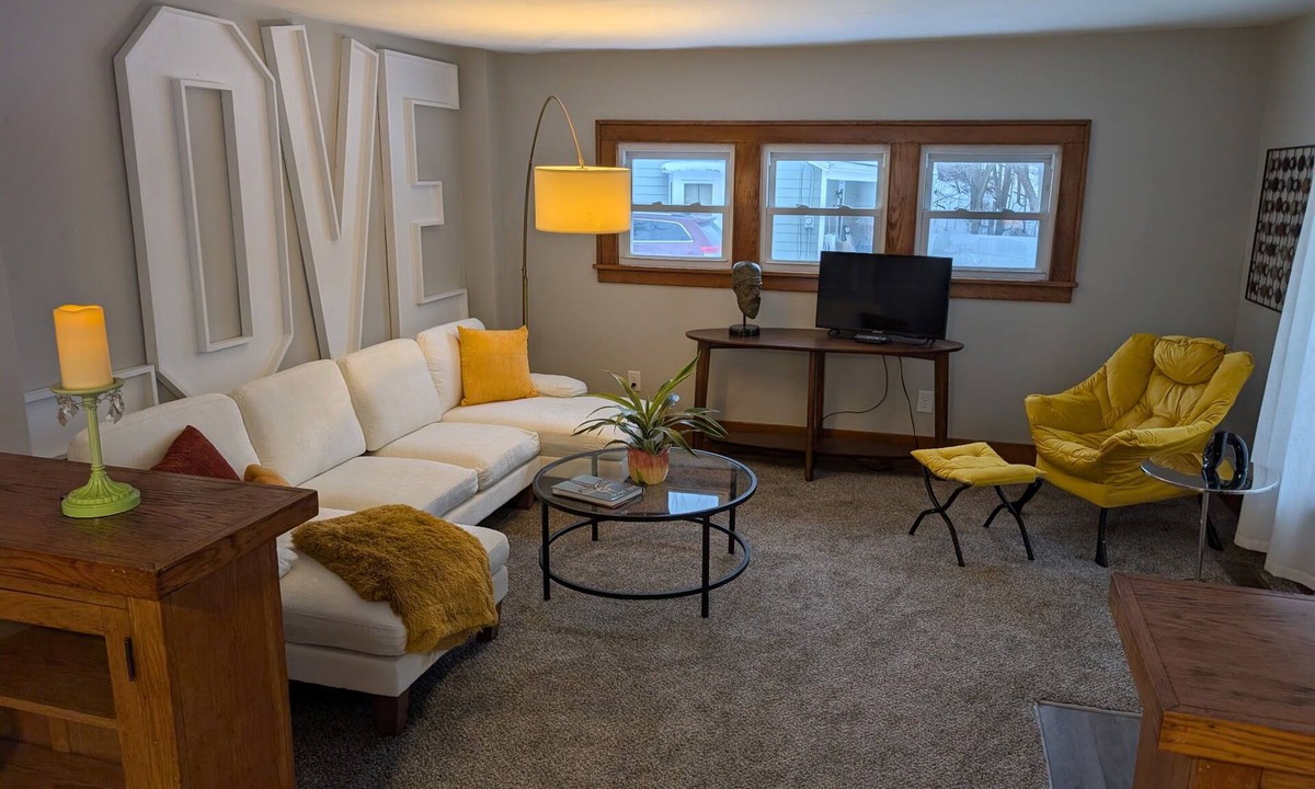 Amherst House | Unique 3-bedroom house centerly located in charming Historic Downtown Amherst.