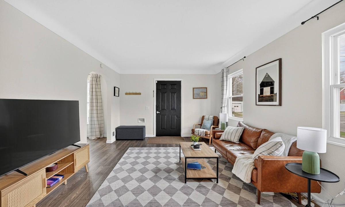 Ottawa House | Updated 3br- Fiber Wi-Fi by Toledo Hospital & UT!