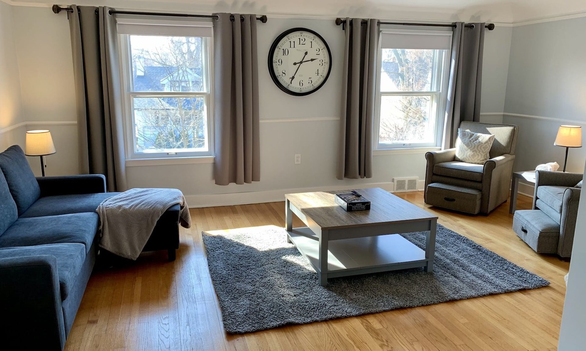 Grosse Pointe House | Updated charming 2ND unit city place with BIG yard