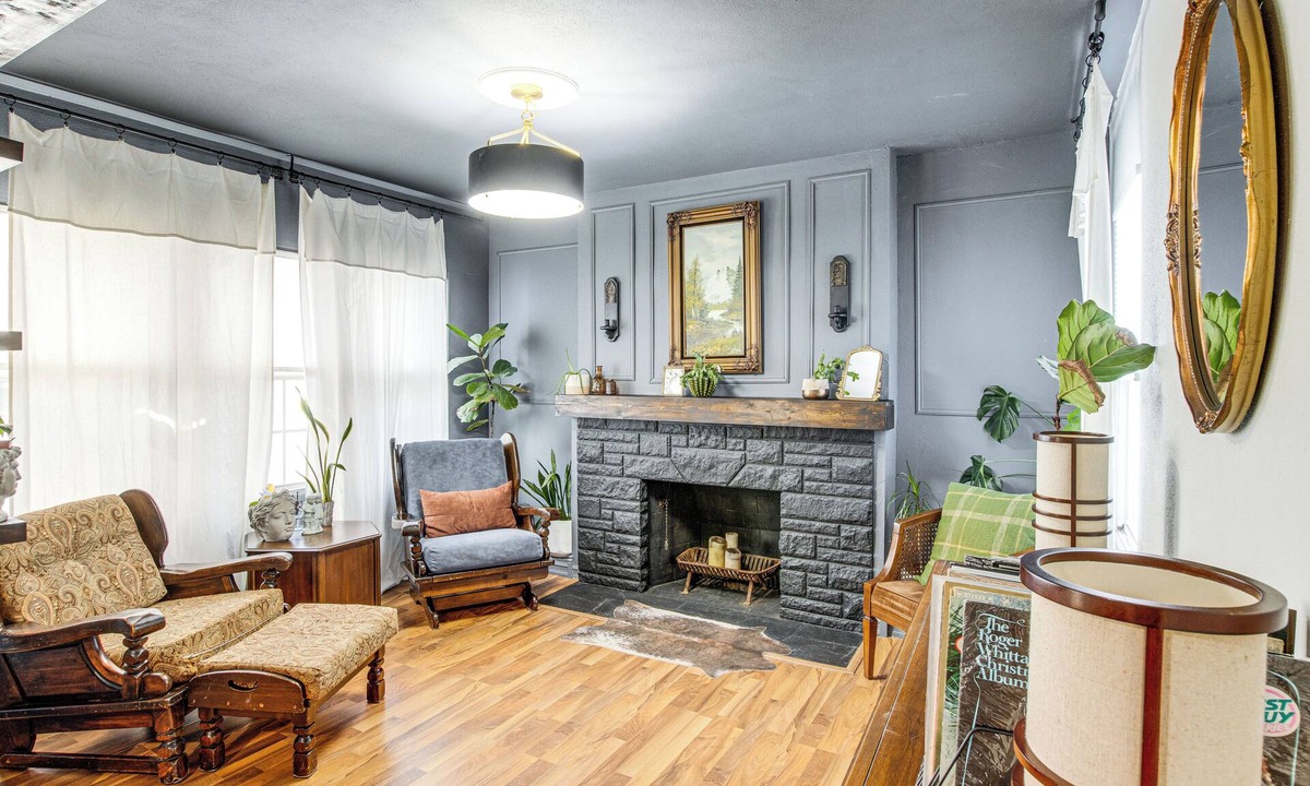 Waterloo House | Updated & Charming! Waterloo Home w/Patio