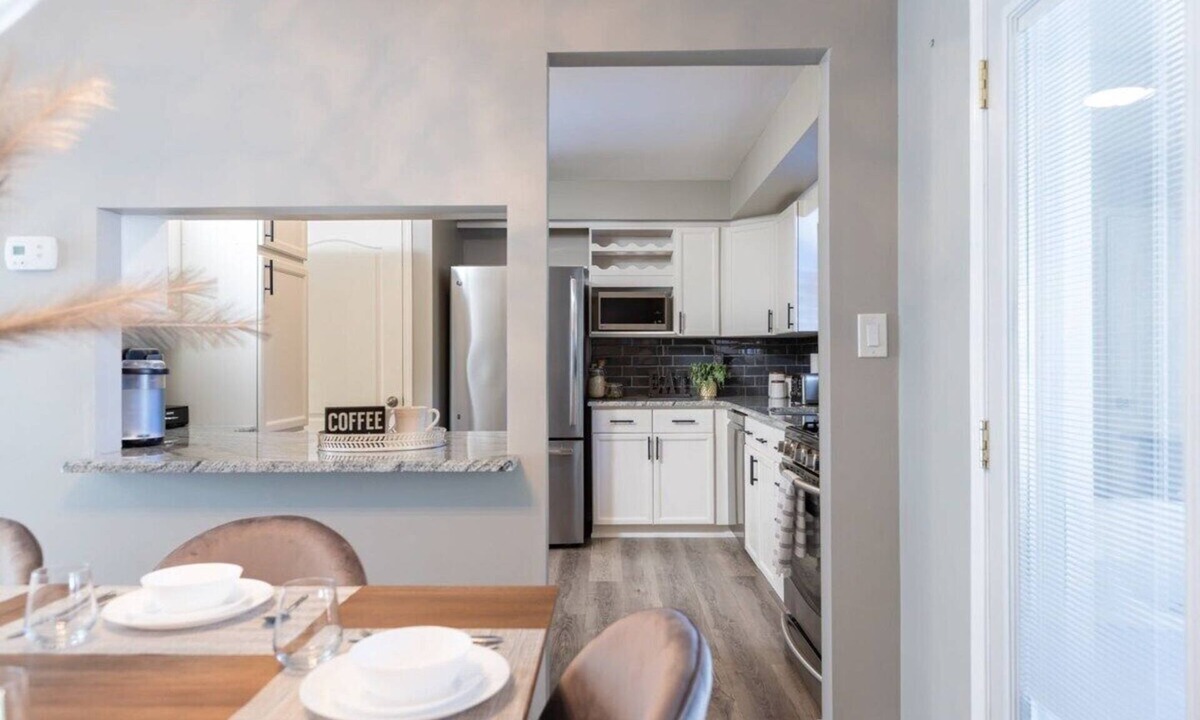 St. Catharines House | Upscale 3BR Designer House with POOL!
