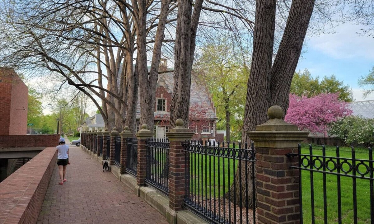 Columbus Apartment | Upscale Downtown Studio w/Private Deck, Full Kitchen, No Stairs