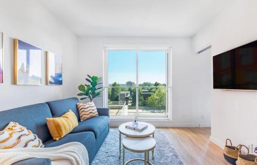 Downtown Eastside Apartment | Urban Retreat City View and Parking 6min to DT