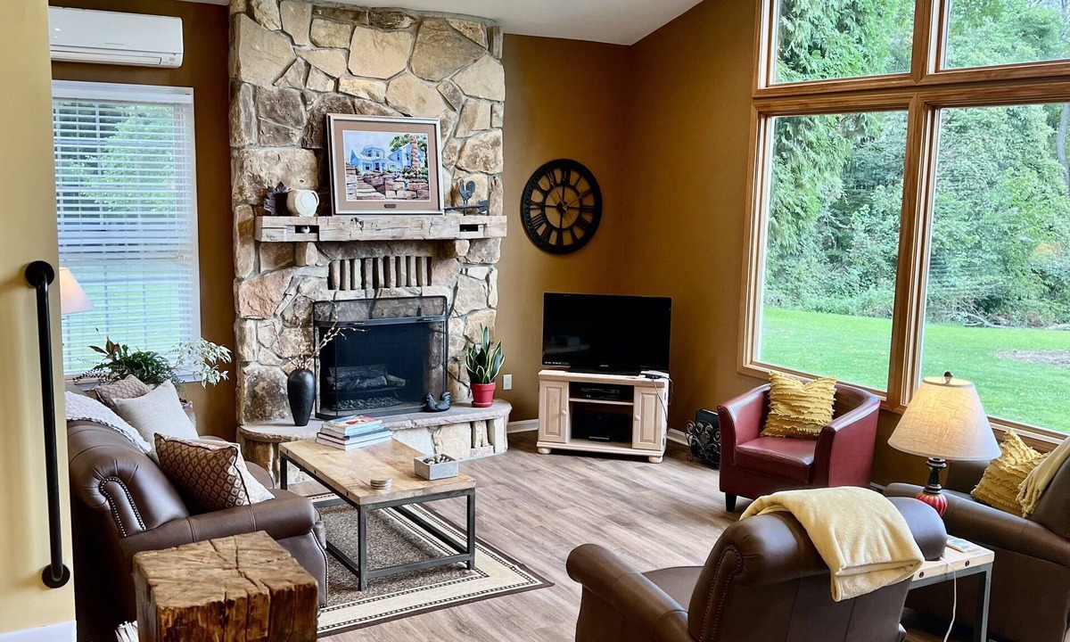 Perrysville Cottage | VALLEY VIEW COTTAGE Secluded Mohican Area, Treehouse, Pizza Oven, Pond