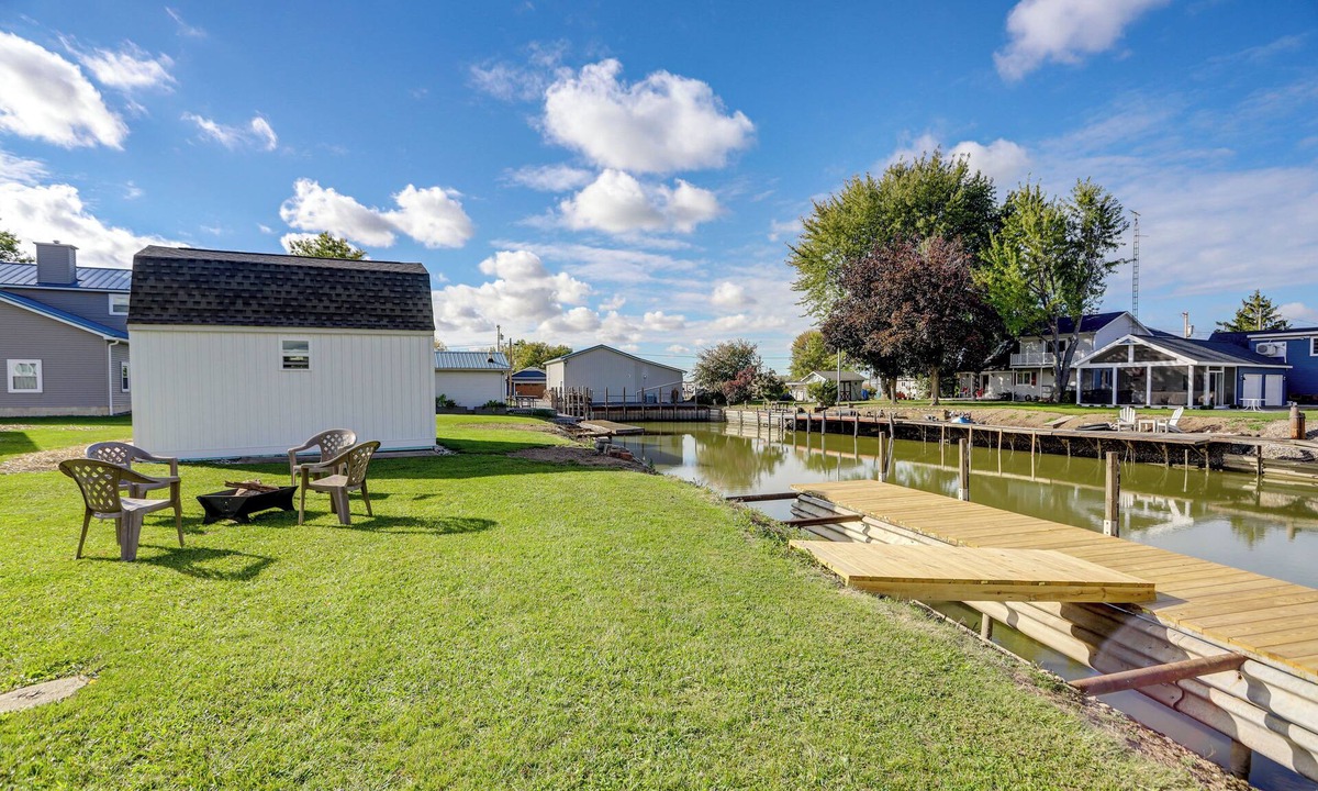 Port Clinton House | Walk to Lagoon Saloon! Chic Home on Nugent's Canal