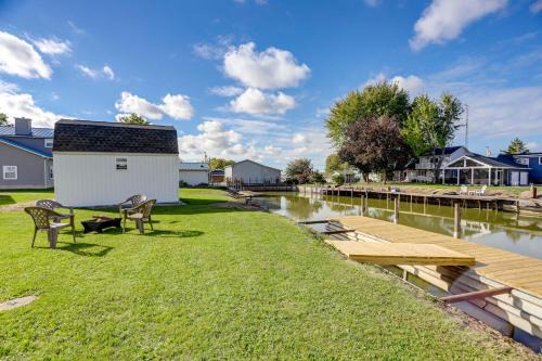Port Clinton House | Walk to Lagoon Saloon! Chic Home on Nugent's Canal