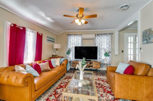 Oswego Apartment | Walk to Lake Ontario & Parks! Lovely Apartment