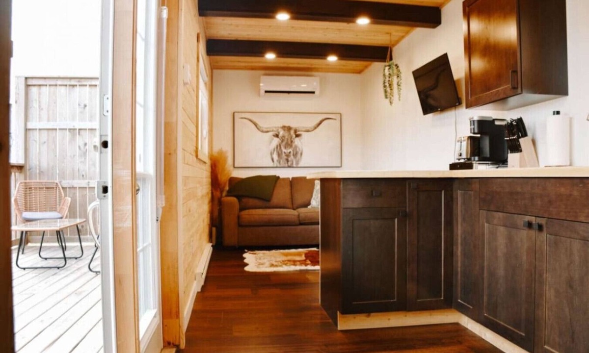 Sainte-Anne-de-Kent Apartment | Waterfront Seacan Retreat w/Hot Tub & Sauna