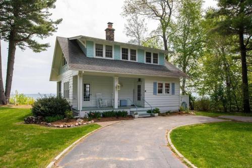 Lexington House | Waterfront Cottages in Lexington Vacation Homes