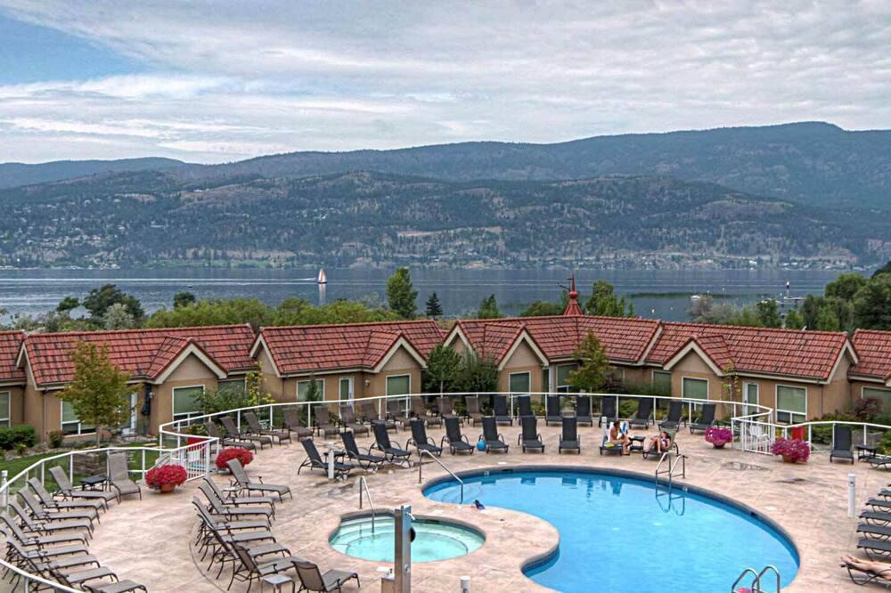 North End Condo | Waterfront, Downtown area, 4 bdr, 2 Levels, Pools