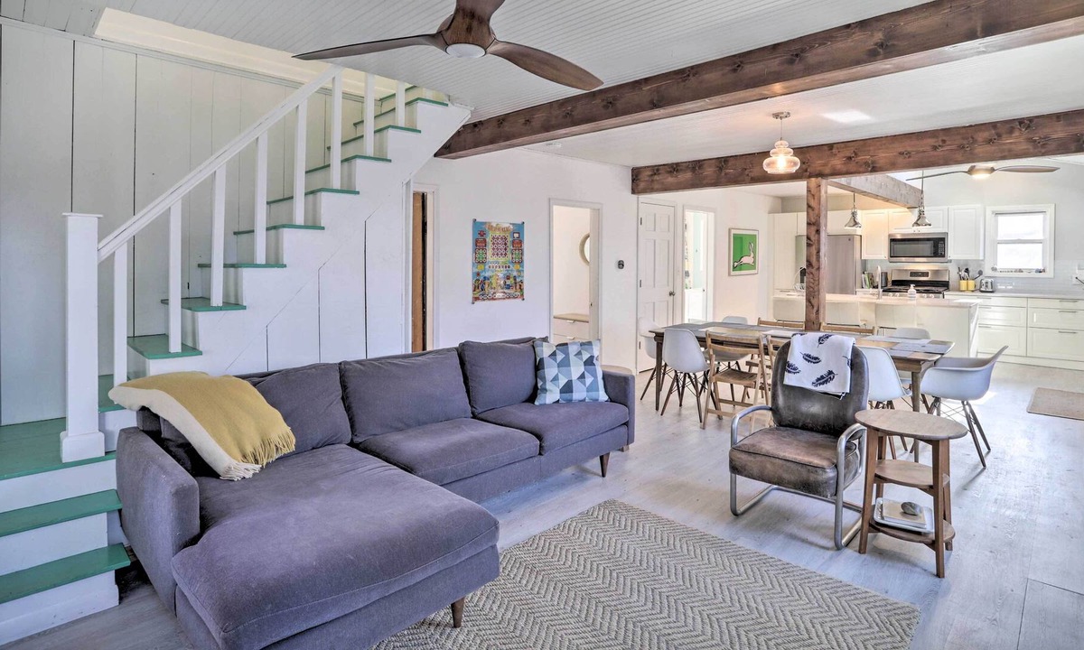 Lakeside Cottage | Waterfront Lakeside Michigan Vacation Rental