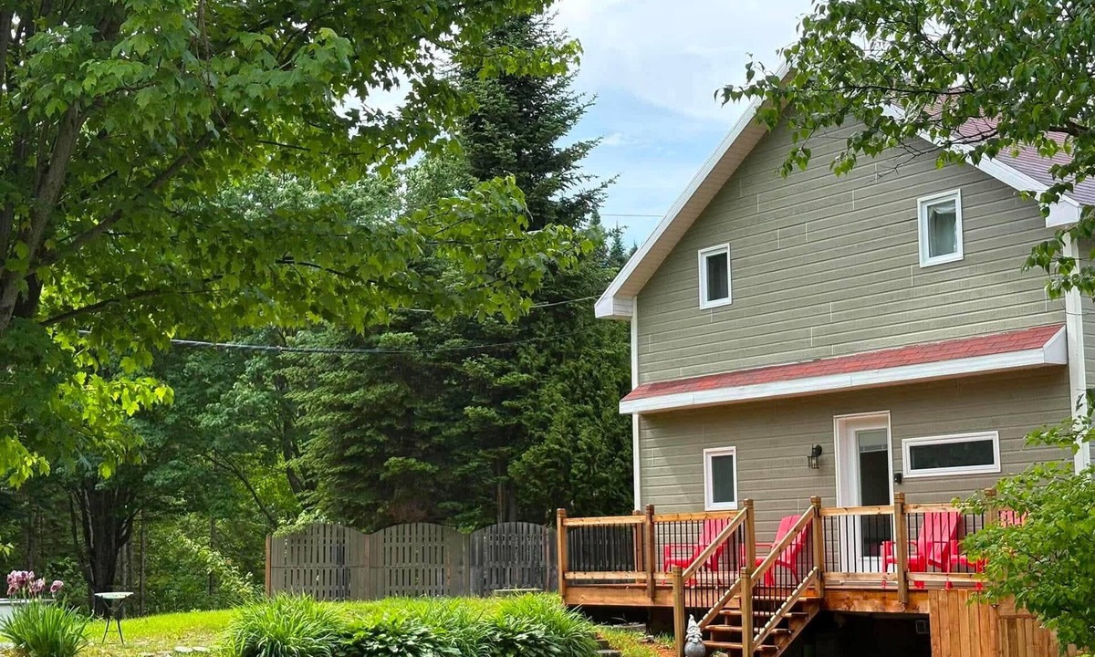 Armagh Ski Chalet | Waterfront, Nature & Adventure | Lac Jeannot