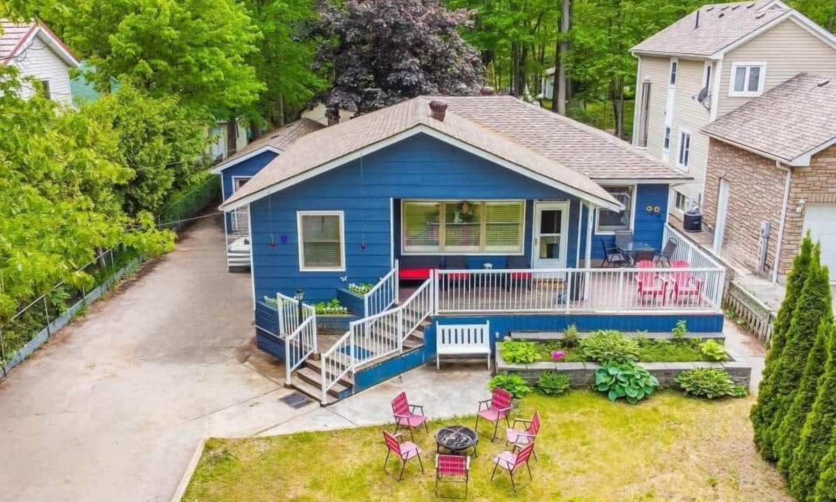 Wasaga Beach House | Wavy Daze in Wasaga Beach