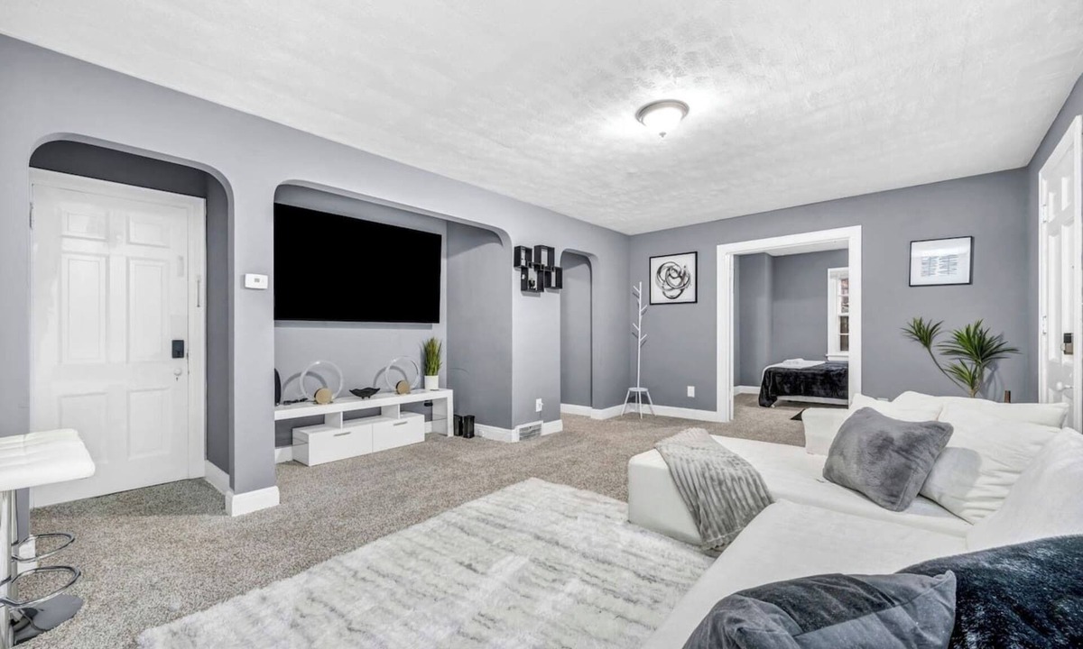 Highland Square House | Weber Duplex House Lower Unit Near Highland Square